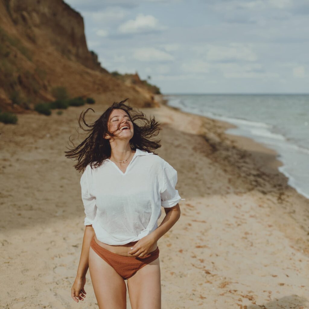 poses para fotos mujer en la playa