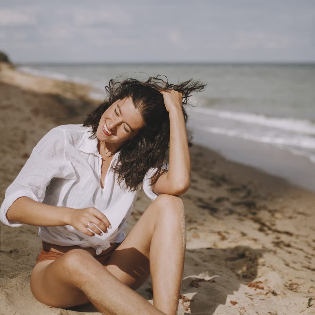poses para fotos mujer en la playa