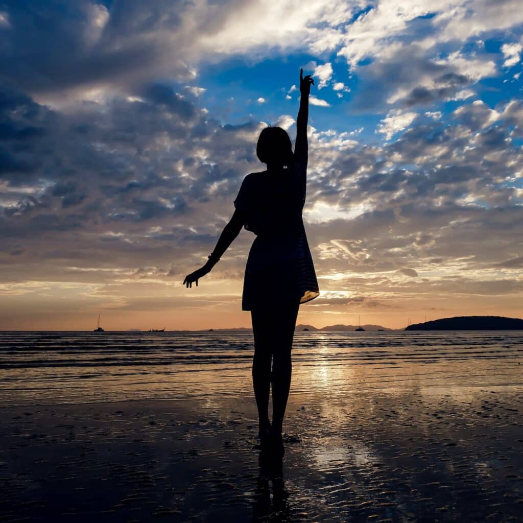 poses para fotos mujer en la playa