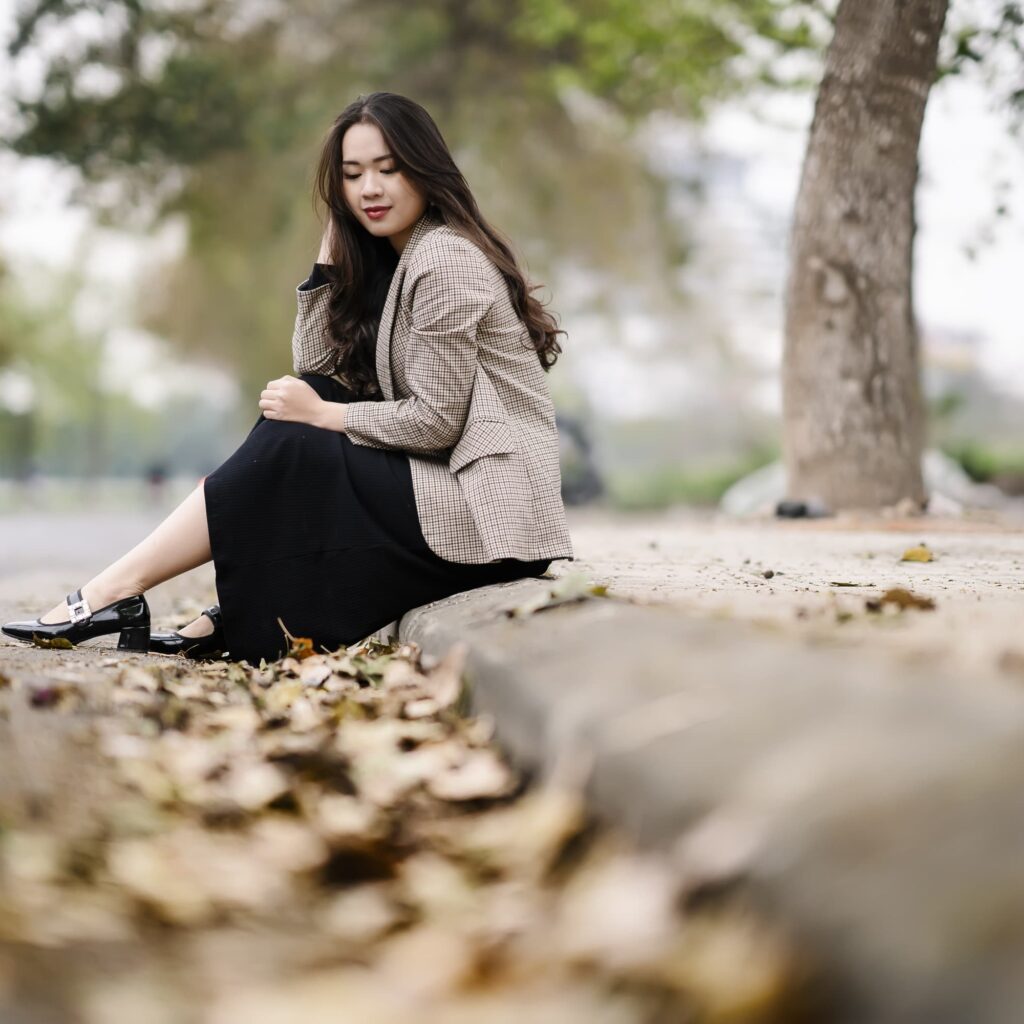 poses para fotos mujer sentada