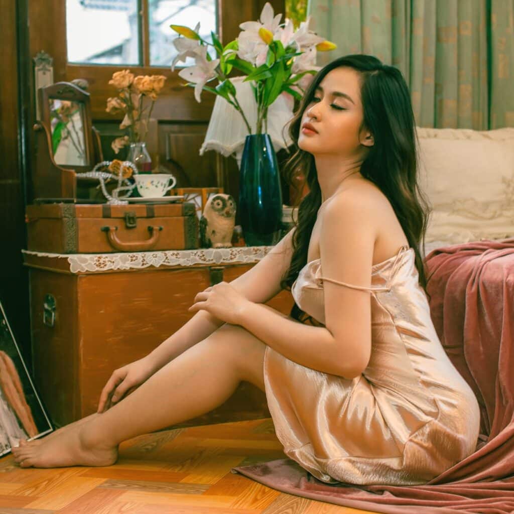 poses para fotos mujer sentada