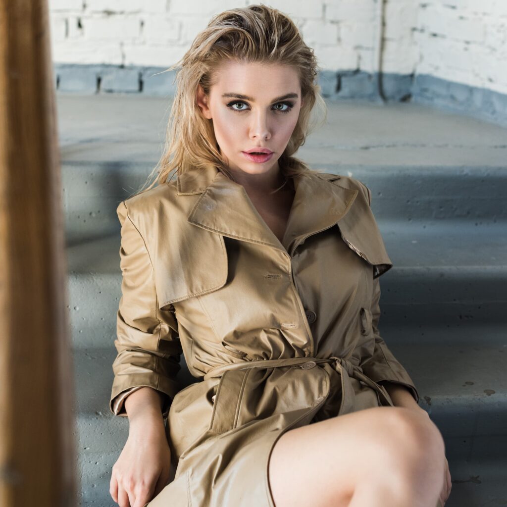 poses para fotos mujer sentada