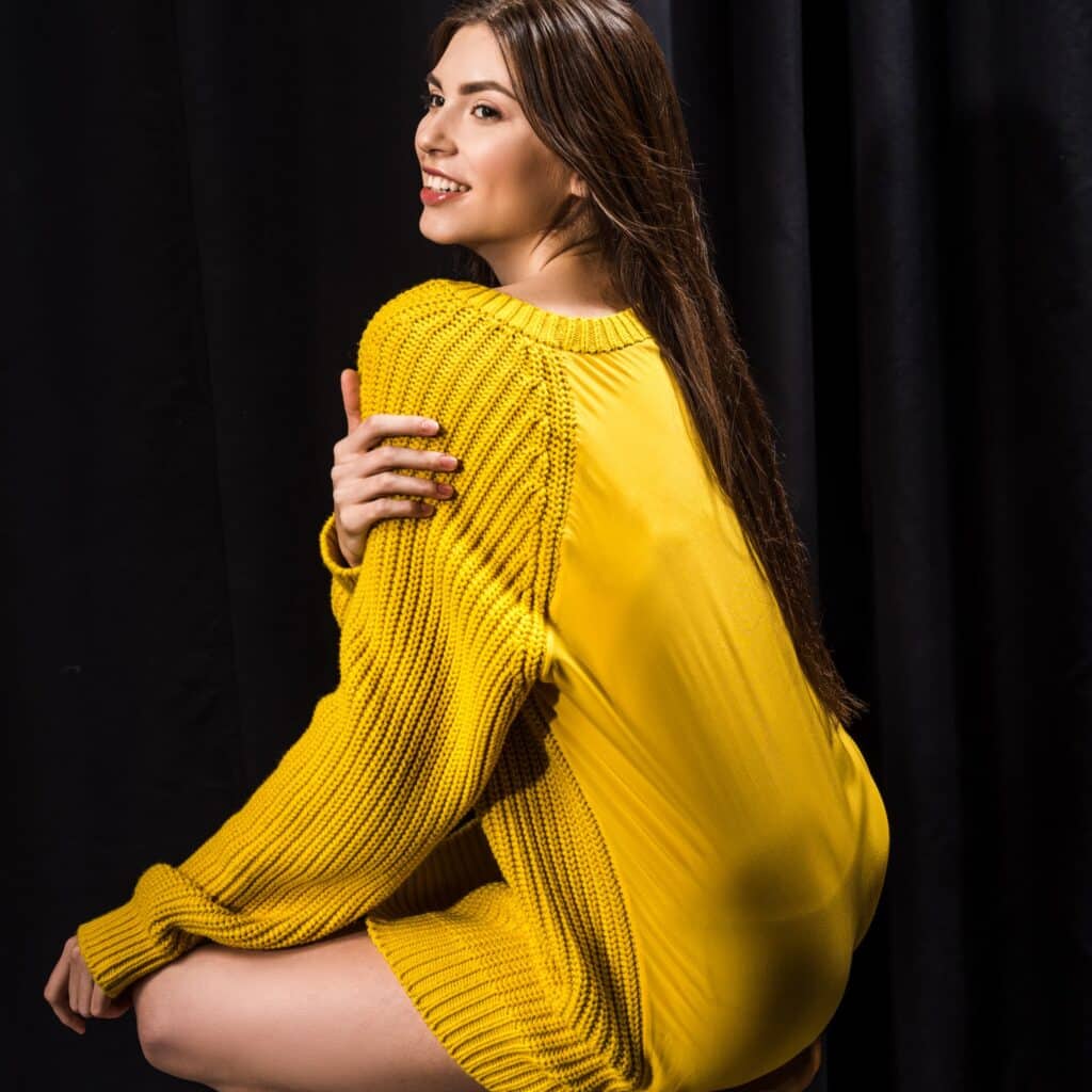 poses para fotos mujer sentada